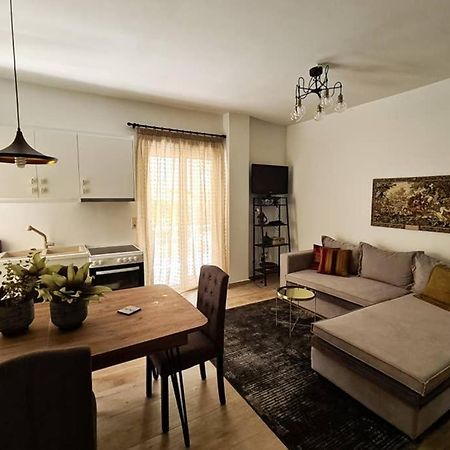 Modern Apt In The Heart Of Glyfada - Literally!! Atenas Exterior foto