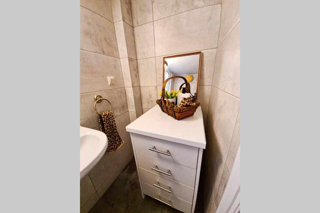 Modern Apt In The Heart Of Glyfada - Literally!! Atenas Exterior foto