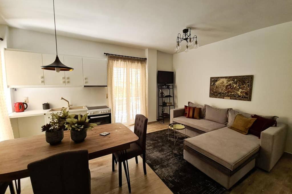 Modern Apt In The Heart Of Glyfada - Literally!! Atenas Exterior foto