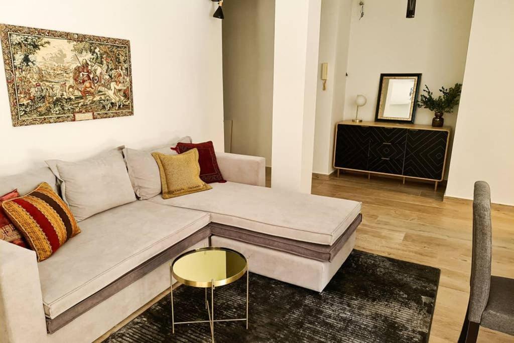 Modern Apt In The Heart Of Glyfada - Literally!! Atenas Exterior foto